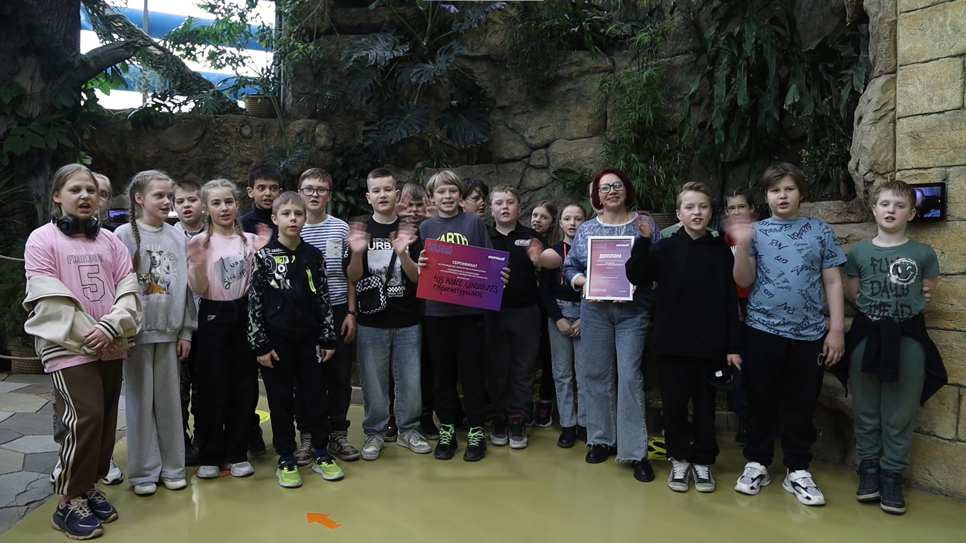 Познакомились с китами: победители проекта «Верный отличник» посетили Океанариум