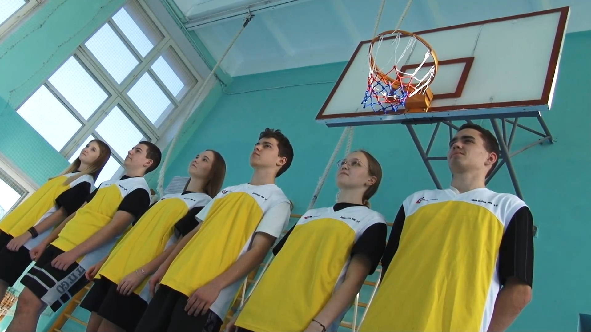 «Верный отличник» вложил 1 миллион рублей в спортзал для школьников Дегтярска